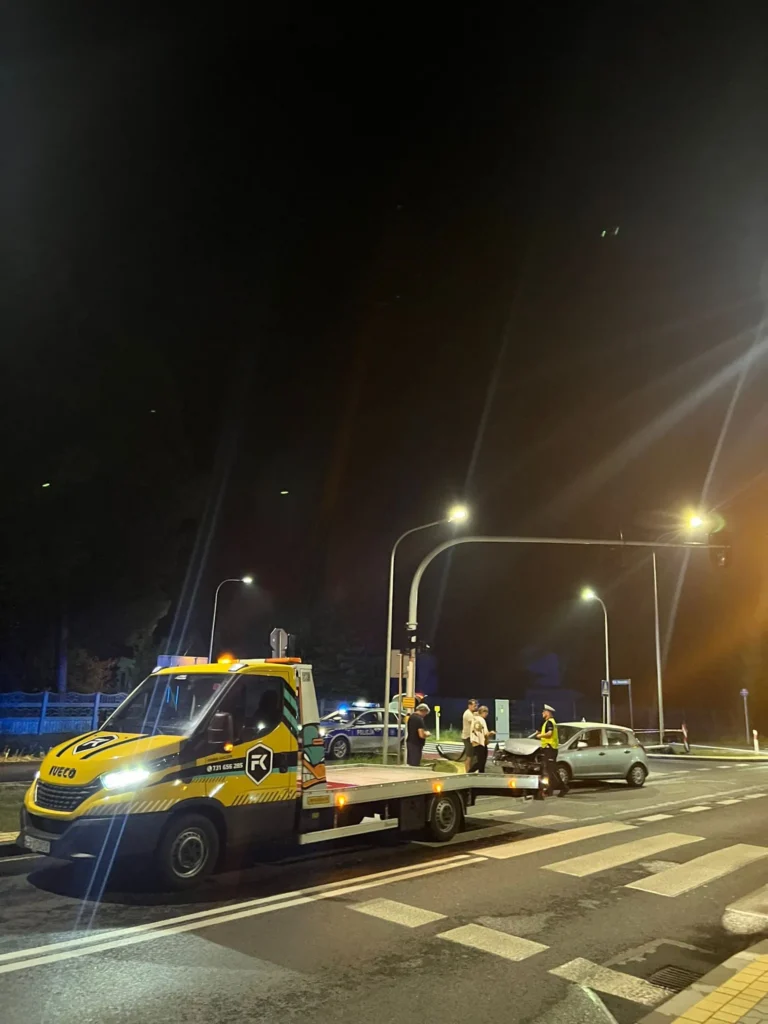 wypadek samochodowy i laweta